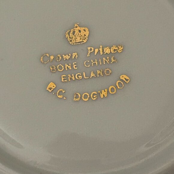 beautiful vintage tea cup & saucer. Crown Prince Vancouver BC - Picture 5 of 7